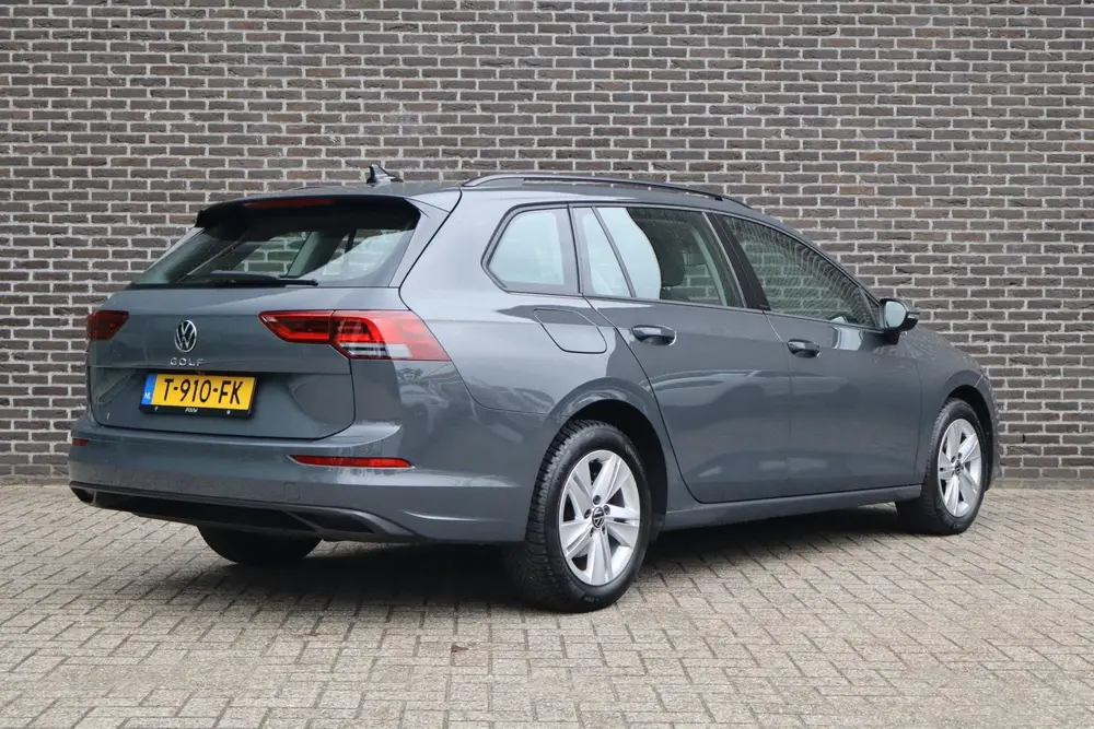 Volkswagen Golf Variant 1.0 TSI 110pk Life | Achteruitrijcam uit 2023, foto 2