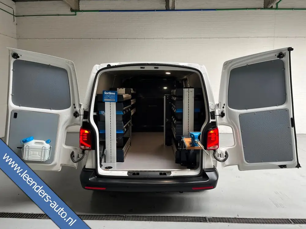 Volkswagen Transporter Automaat DSG Servicewagen 2.0 TDI 150 uit 2021, foto 2