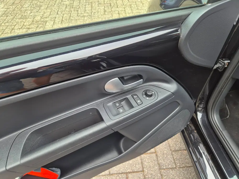 Volkswagen Up! 1.0 BMT move up! uit 2019, foto 17