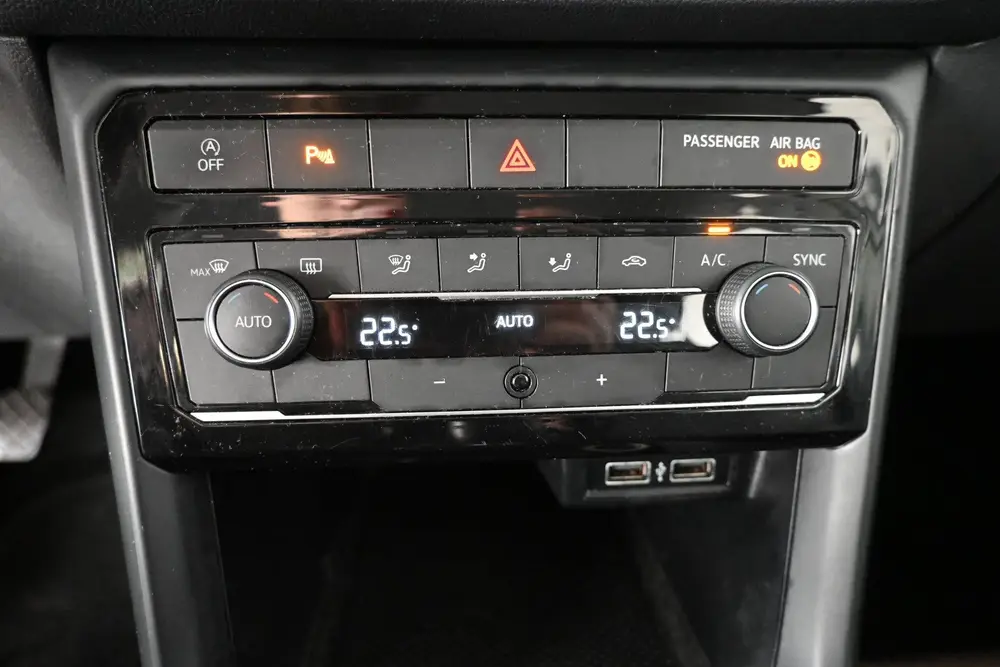 Volkswagen T-Cross 1.0 TSI Life Clima Cruise Control Navigat uit 2020, foto 8