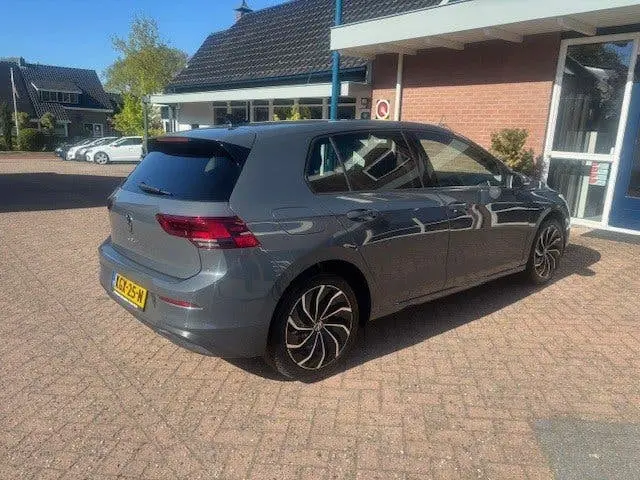 Volkswagen Golf 1.0 TSI Life Business (bj 2024) uit 2024, foto 2