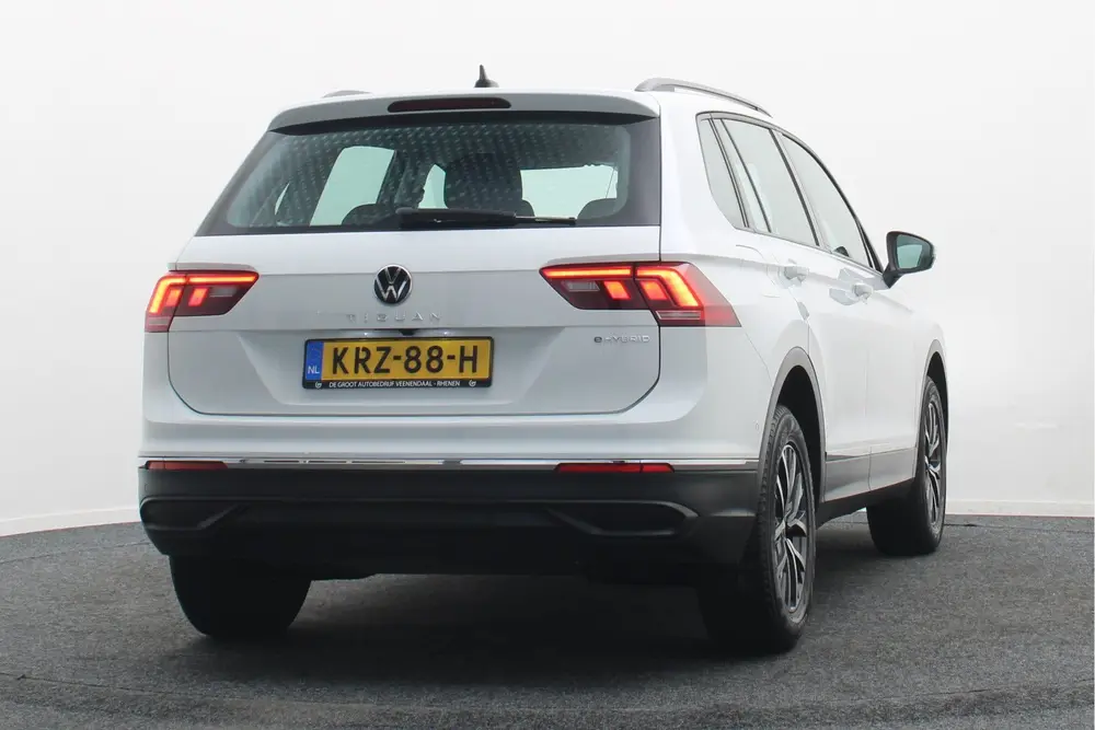 Volkswagen Tiguan 1.4 TSI DSG Plug-in Hybrid Life Navigatie uit 2022, foto 19