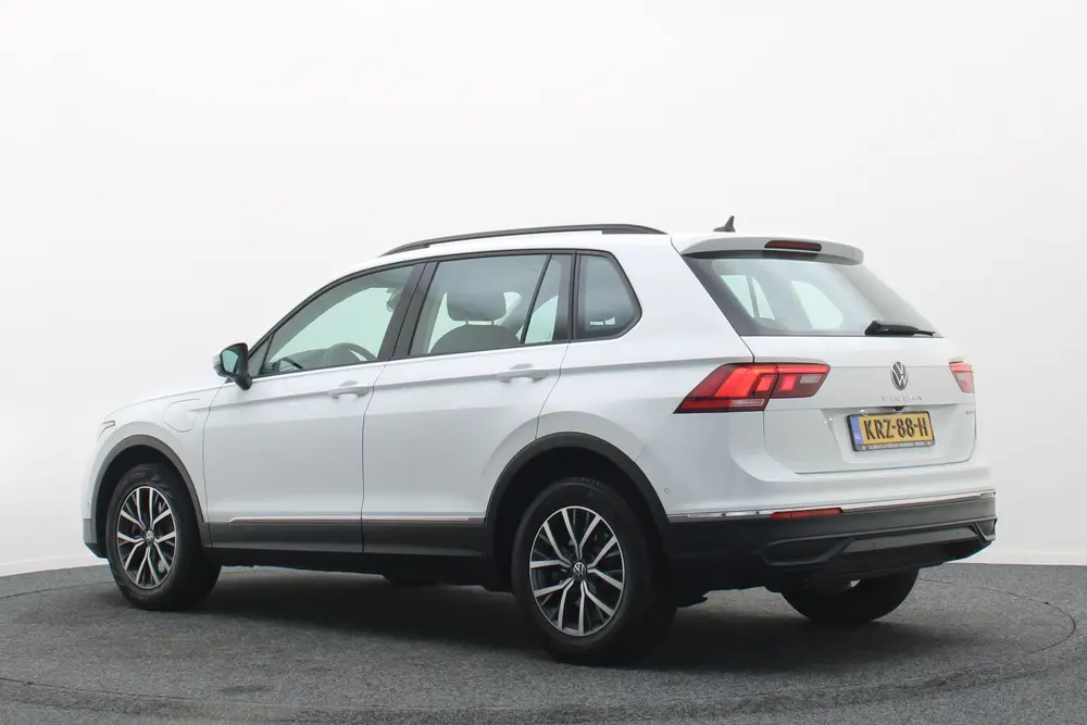 Volkswagen Tiguan 1.4 TSI DSG Plug-in Hybrid Life Navigatie uit 2022, foto 3