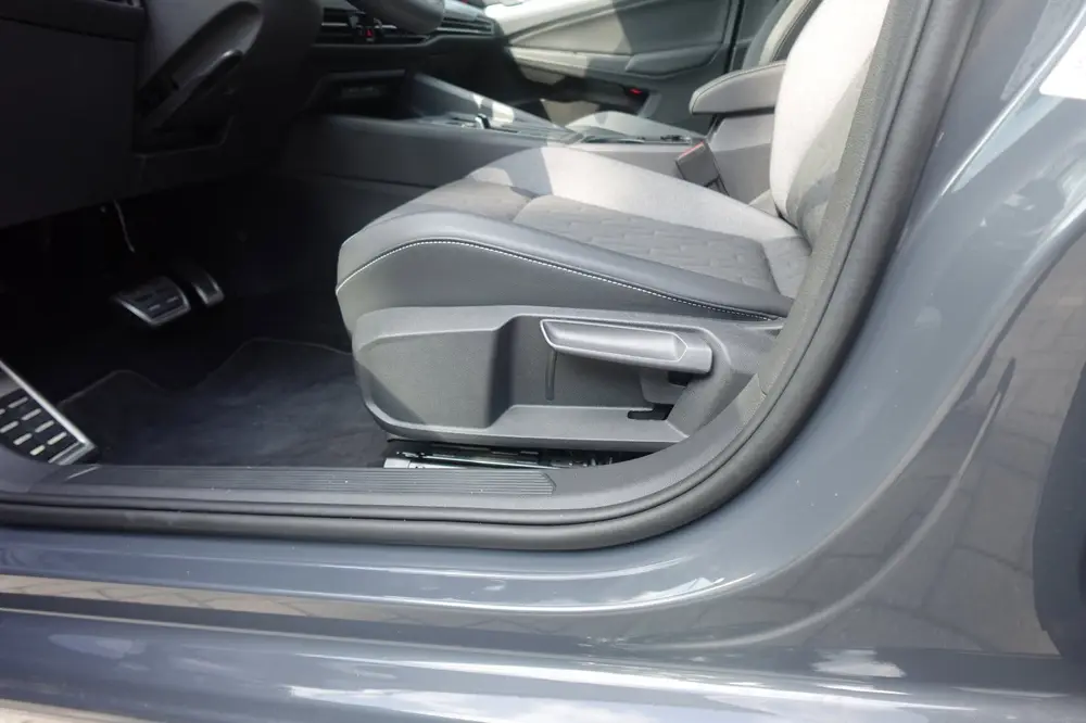 Volkswagen Golf 1.5 eTSI Goal edition CARPLAY ACC PDC NAVI C uit 2025, foto 11