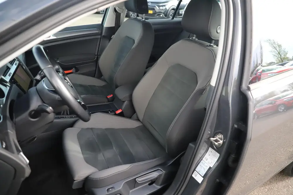 Volkswagen Golf Variant 1.0 TSI Comfortline Business Navigat uit 2020, foto 6
