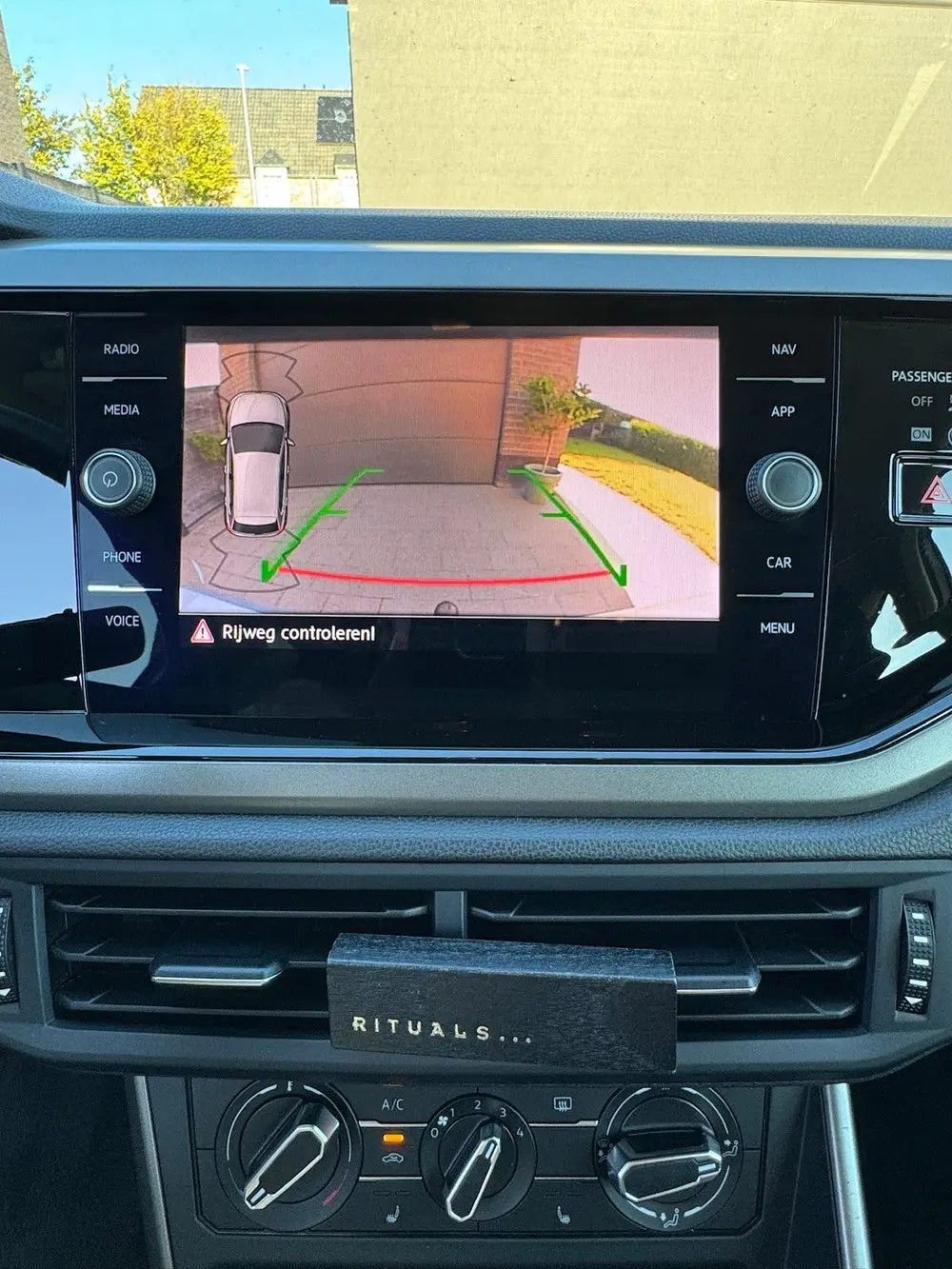 Volkswagen Polo VW POLO 1.0 TSI *KEYLESS - CARPLAY - TREKHAAK - PANORAMA DAK uit 2019, foto 17