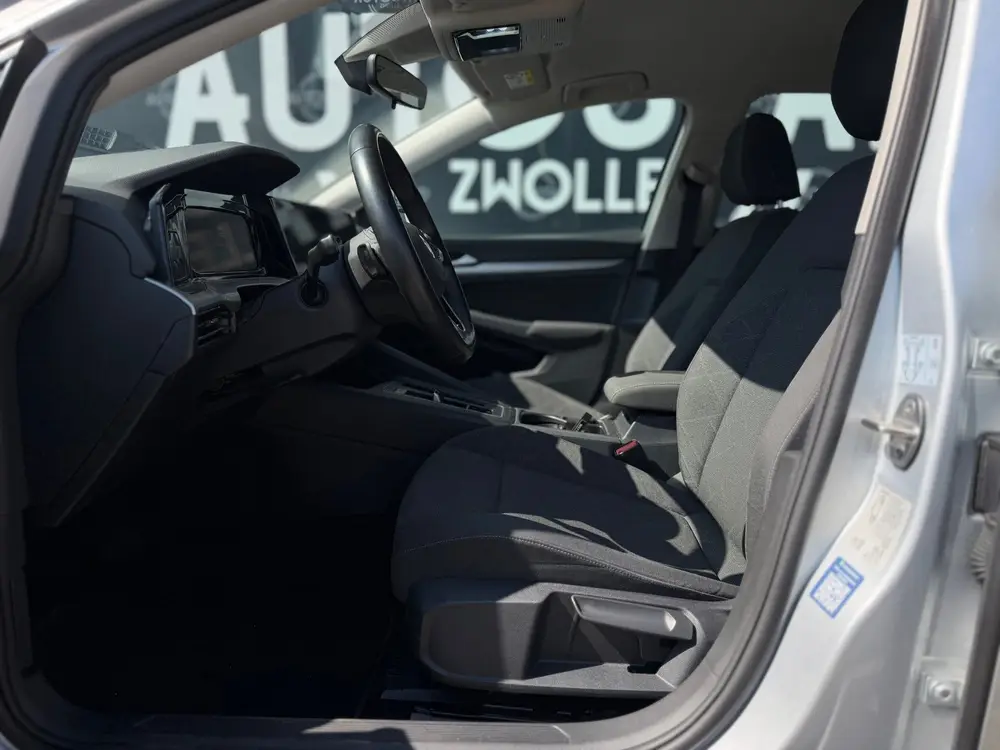 Volkswagen Golf 1.0 eTSI Life Automaat / NL-Auto / Virtual C uit 2021, foto 10