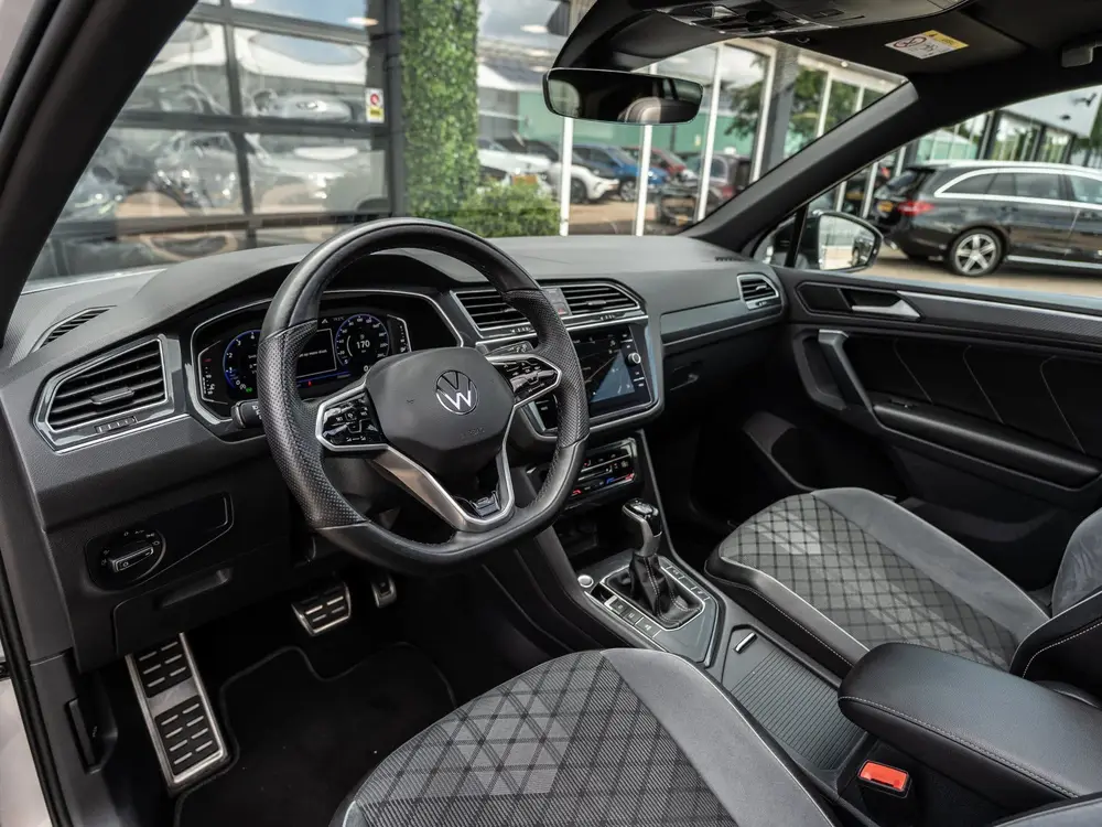 Volkswagen Tiguan 1.5 TSI 150PK DSG R-Line Business+ | Pano uit 2022, foto 19