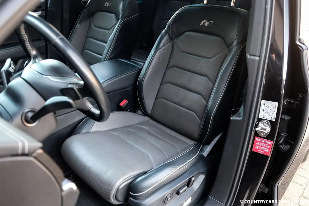 Volkswagen Touareg 4.0 V8 TDI R-Line 4Motion | Grijs Kenteke uit 2019, foto 10