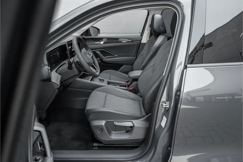 Volkswagen Tiguan 1.5 eHybrid 30 Year Ed Style Pano IQ Winte uit 2026, foto 4