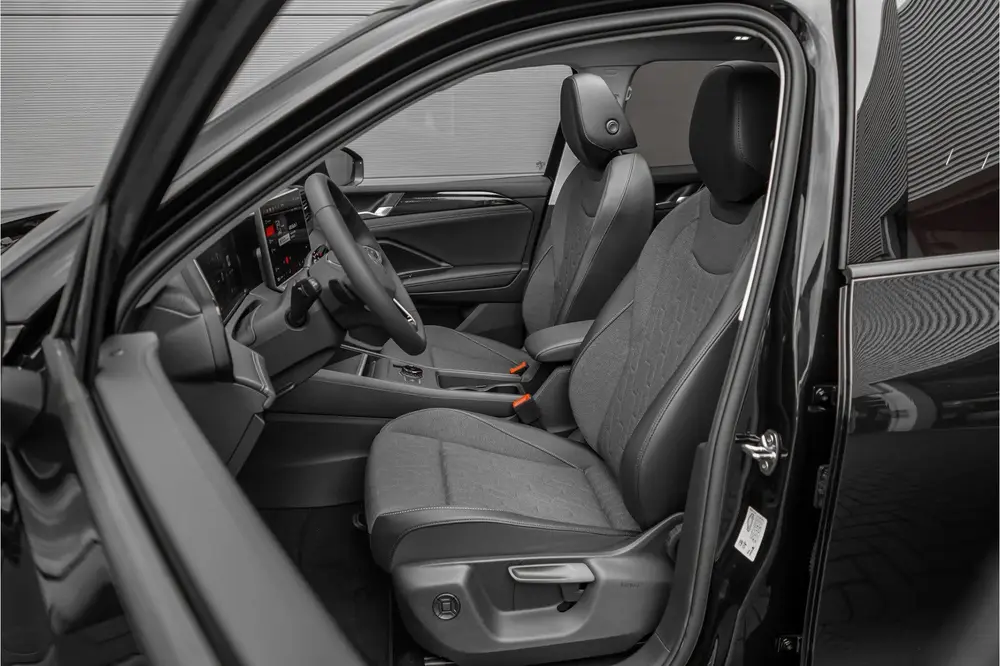 Volkswagen Tiguan 1.5 eHybrid 30 Year Ed Style Pano IQ Winte uit 2026, foto 5