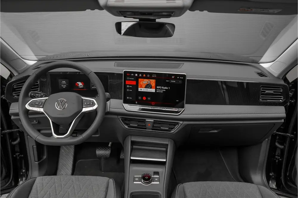 Volkswagen Tiguan 1.5 eHybrid 30 Year Ed Style IQ Pano Winte uit 2026, foto 2