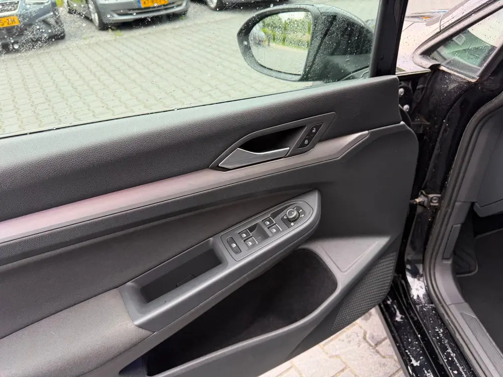 Volkswagen Golf 1.0 eTSI Business VOL optie's automaat uit 2021, foto 15