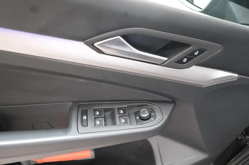 Volkswagen Golf 1.0 eTSI Life Automaat - N.A.P. Airco, Cruis uit 2022, foto 10