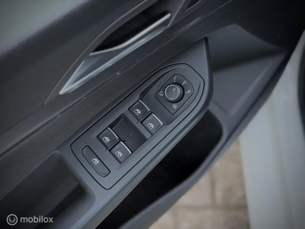Volkswagen Golf 1.5 eTSI Style stoelvwr, Memory, IQ, Carplay uit 2020, foto 6