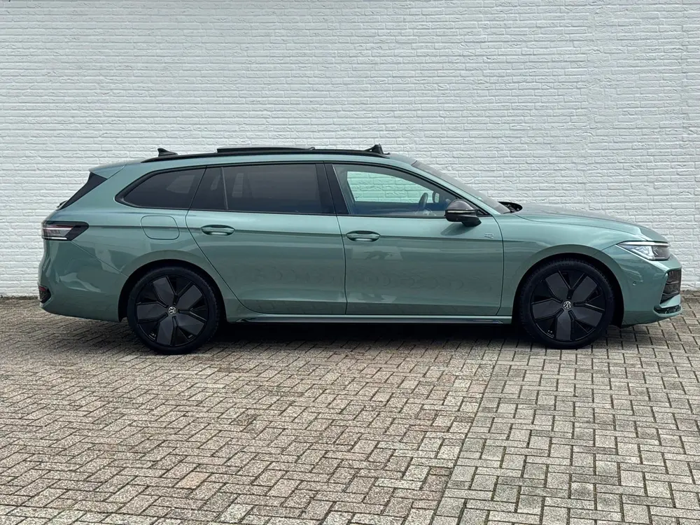 Volkswagen Passat Variant 1.5 eTSI R-Line Panorama Massage s uit 2024, foto 12