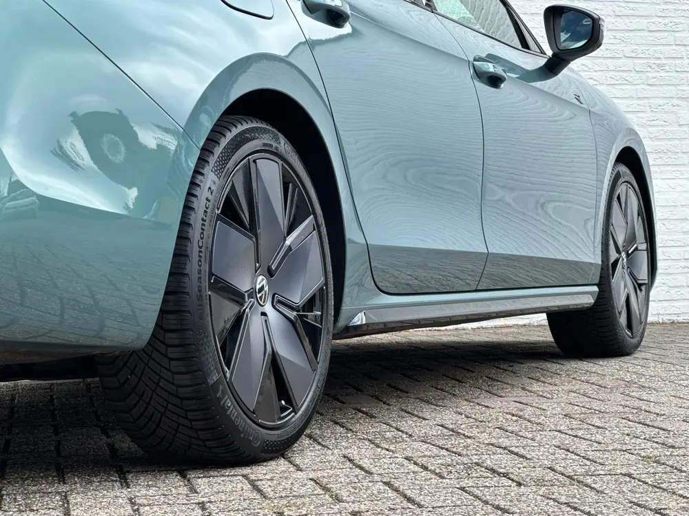 Volkswagen Passat Variant 1.5 eTSI R-Line Panorama Massage s uit 2024, foto 18