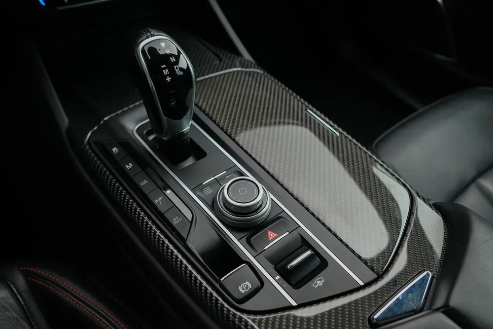 Maserati Levante Gransport 3.0 V6 D 275pk Panoramadak Schaal uit 2019, foto 17