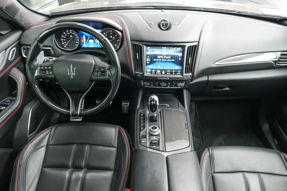 Maserati Levante Gransport 3.0 V6 D 275pk Panoramadak Schaal uit 2019, foto 3