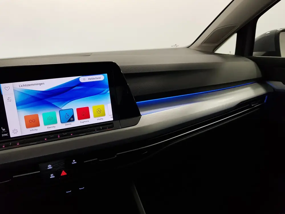 Volkswagen Golf 1.5 150pk eTSI Life DSG Navigatie Climate co uit 2020, foto 19