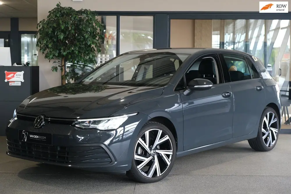 Volkswagen Golf 8 1.5 eTSI Life 130PK DSG Led Navi Virtual A uit 2022