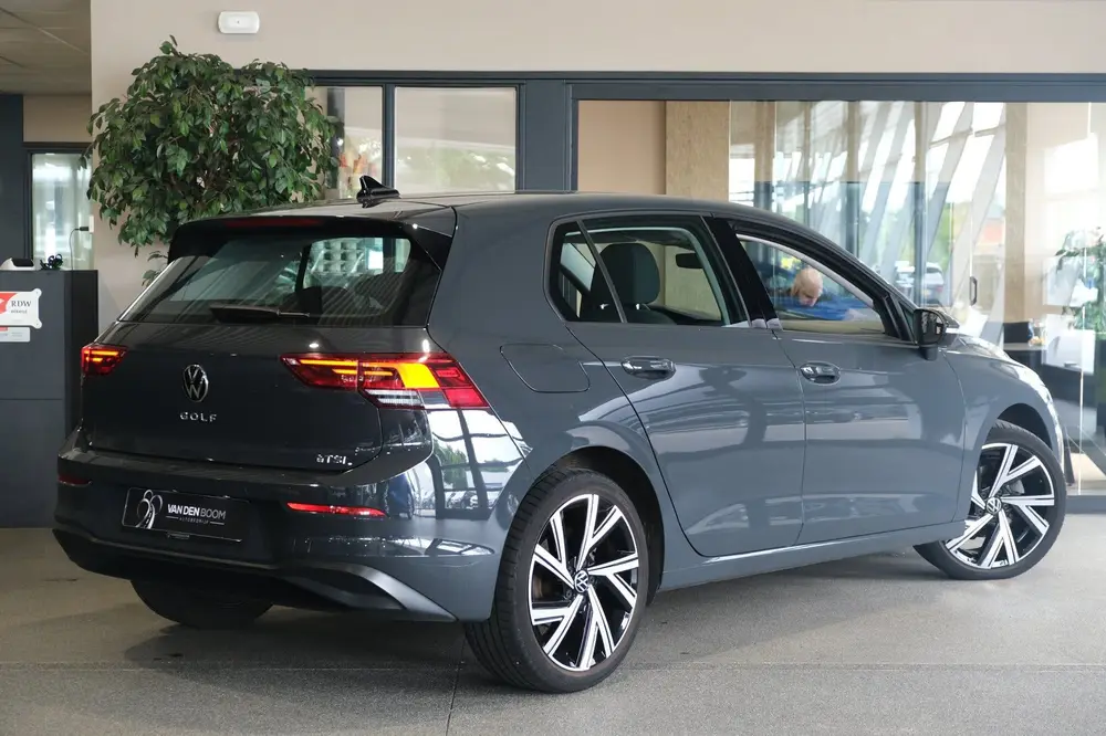 Volkswagen Golf 8 1.5 eTSI Life 130PK DSG Led Navi Virtual A uit 2022, foto 2