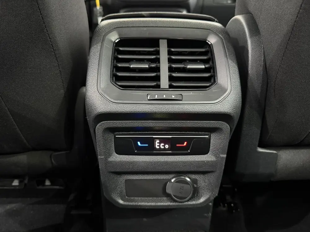 Volkswagen Tiguan 1.4 TSI eHybrid Automaat / Navigatie full uit 2022, foto 17