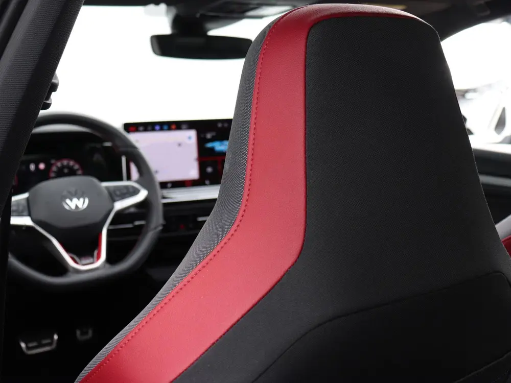 Volkswagen Golf 2.0 TSI GTI | Panoramadak | Stoel- en stuurv uit 2024, foto 11