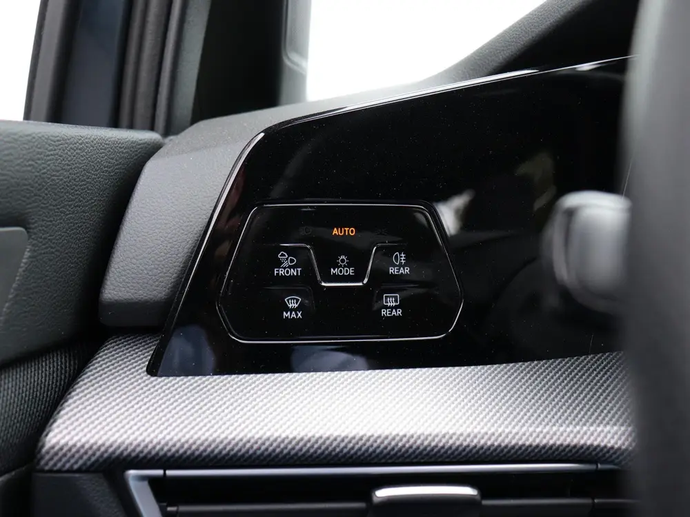 Volkswagen Golf 2.0 TSI GTI | Panoramadak | Stoel- en stuurv uit 2024, foto 16