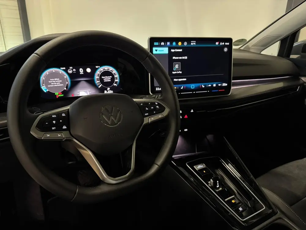 Volkswagen Golf 1.5 eTSI Life PANO 360' SFEER' uit 2025, foto 3