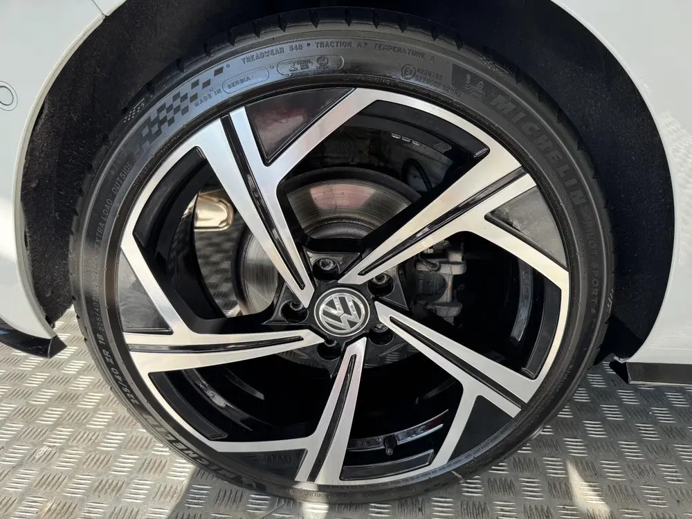 Volkswagen Golf 1.5 TSI Highline Business R-Line 18” inch uit 2019, foto 3