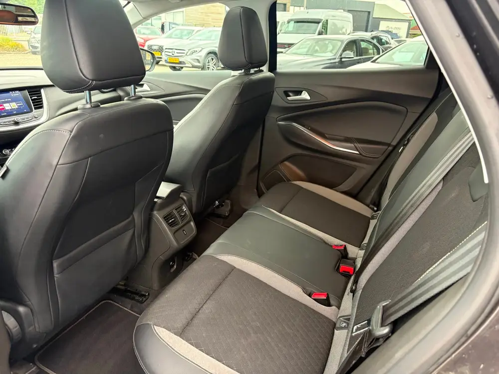 Opel Grandland X 1.2 Turbo Business Executive uit 2019, foto 13