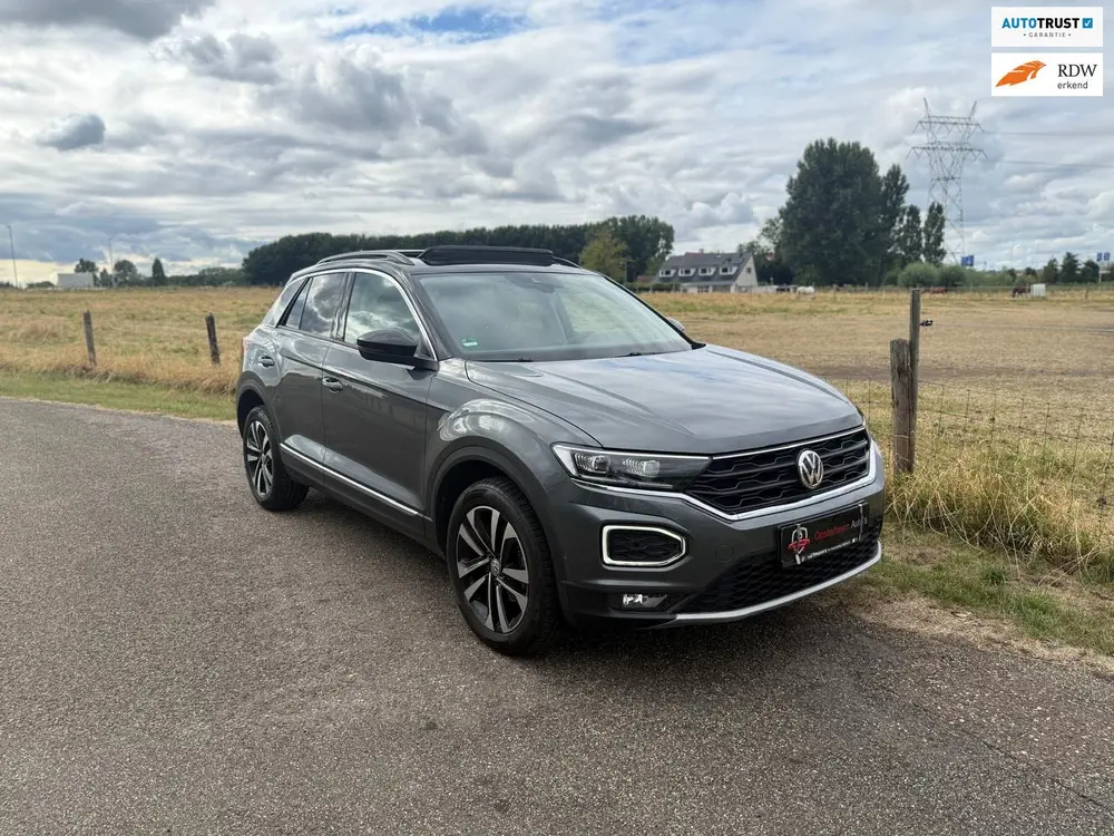 Volkswagen T-ROC 1.5 TSI iQ.Drive/DSG/Pano/Acc/Virt.dash uit 2019