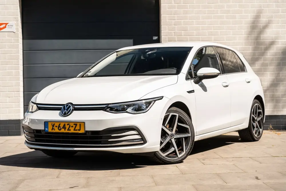 Volkswagen Golf 1.5 eTSI Style IQ Light | Camera | Massage | uit 2020