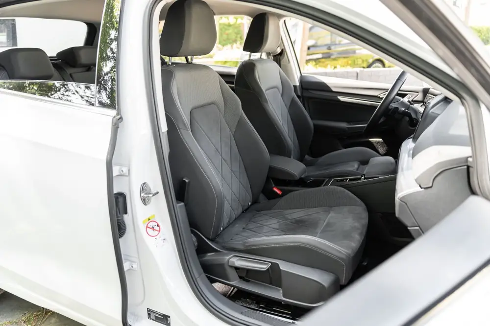 Volkswagen Golf 1.5 eTSI Style IQ Light | Camera | Massage | uit 2020, foto 19