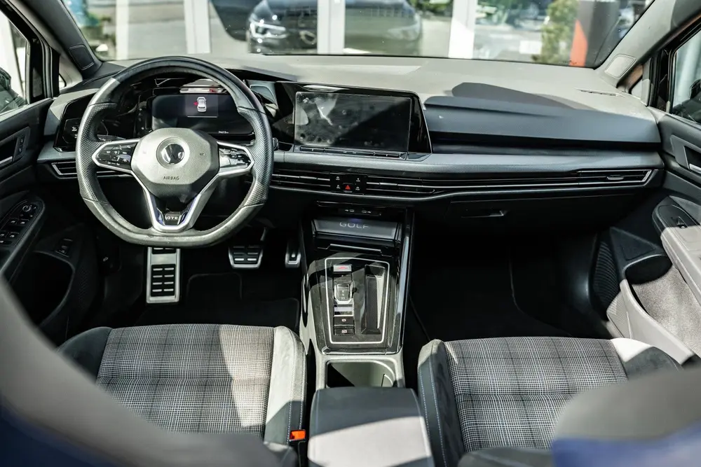 Volkswagen Golf 1.4 eHybrid GTE | Dealer onderhouden | Pano uit 2022, foto 2