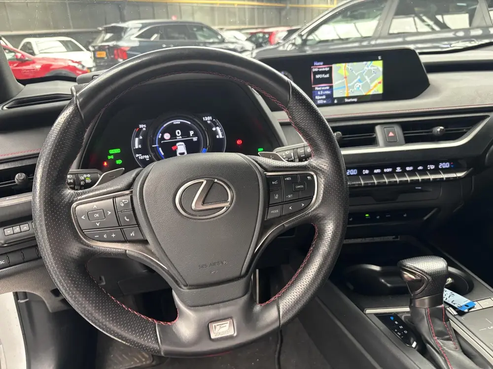 Lexus UX 250h F Sport Line uit 2019, foto 7