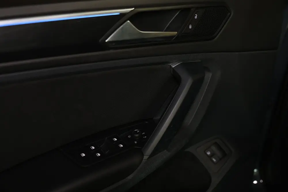 Volkswagen Tiguan 1.4 TSI eHybrid HIGHLINE DSG CARPLAY NAVI uit 2021, foto 13