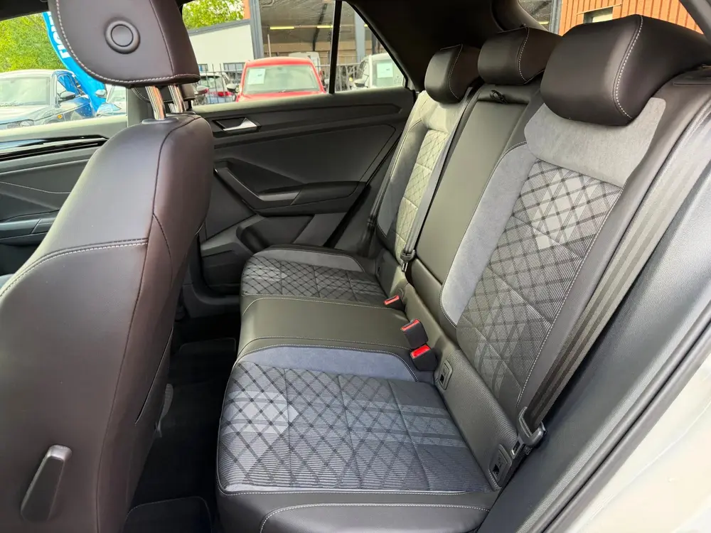 Volkswagen T-Roc 1.5 TSI R-Line uit 2024, foto 13