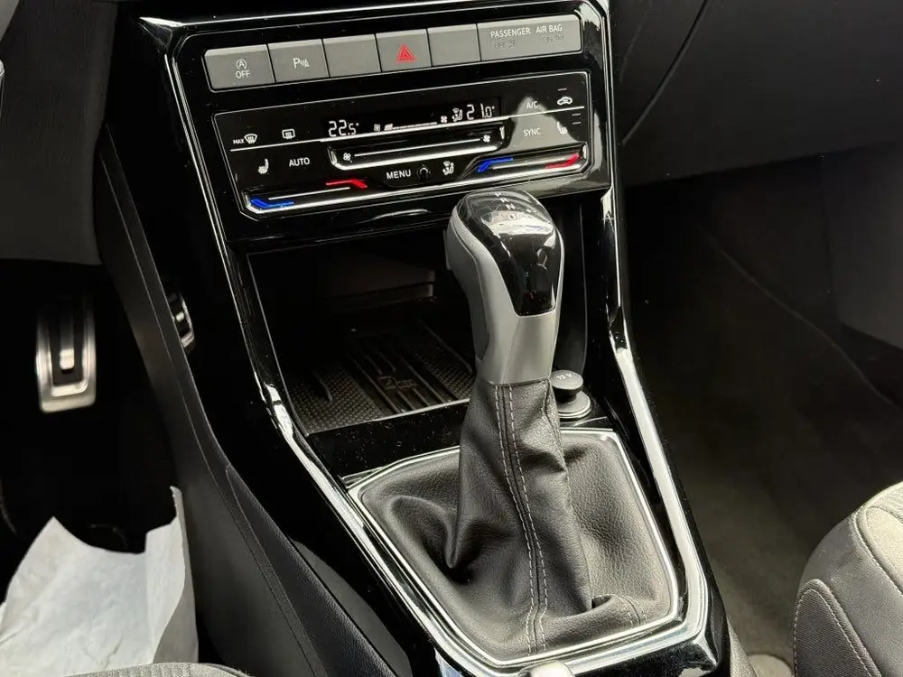 Volkswagen T-Cross 1.5 TSI R-Line Carplay Camera Led Acc Tre uit 2025, foto 19