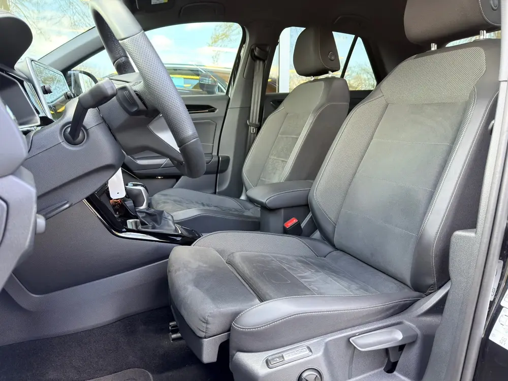 Volkswagen T-Roc 1.5 TSI R-Line Acc, Trekhaak, All Season ba uit 2025, foto 6