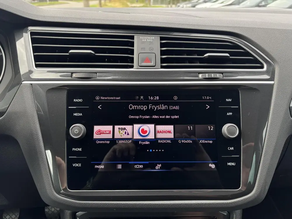 Volkswagen Tiguan 1.5 TSI Life Business acc camera keyless uit 2021, foto 17