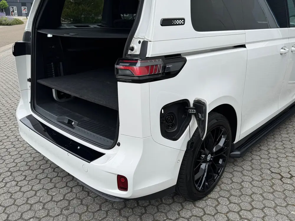 Volkswagen ID. Buzz 1st 77kWh | Red Accent pakket | IQ Light uit 2023, foto 7