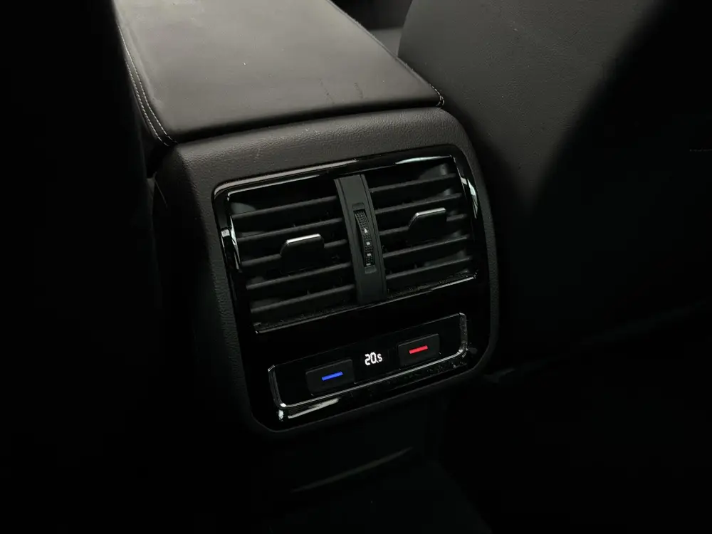 Volkswagen Passat Variant 1.5 TSI 150pk DSG R-Line Business uit 2019, foto 12