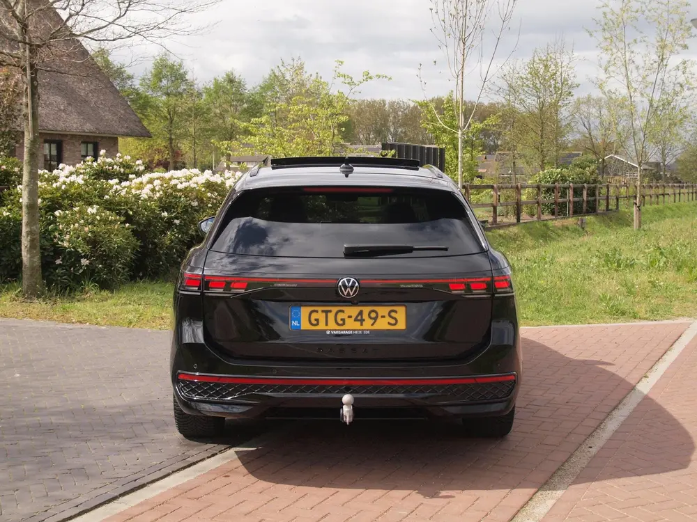 Volkswagen Passat Variant 1.5 eHybrid R-Line Edition | Panor uit 2024, foto 11
