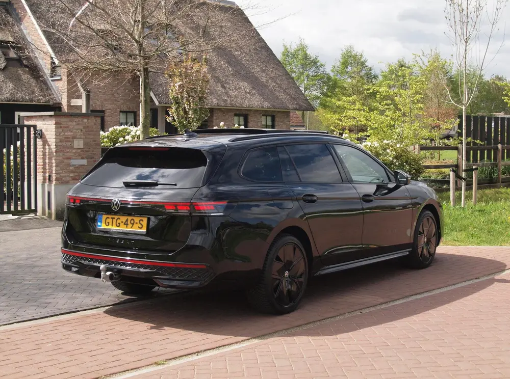 Volkswagen Passat Variant 1.5 eHybrid R-Line Edition | Panor uit 2024, foto 12