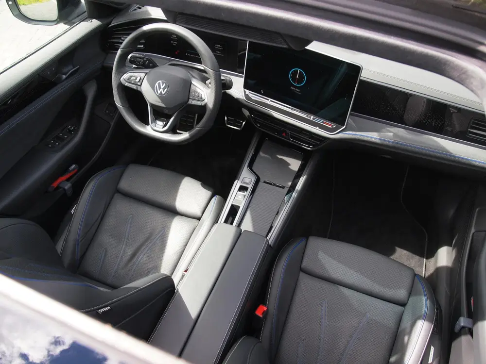 Volkswagen Passat Variant 1.5 eHybrid R-Line Edition | Panor uit 2024, foto 4