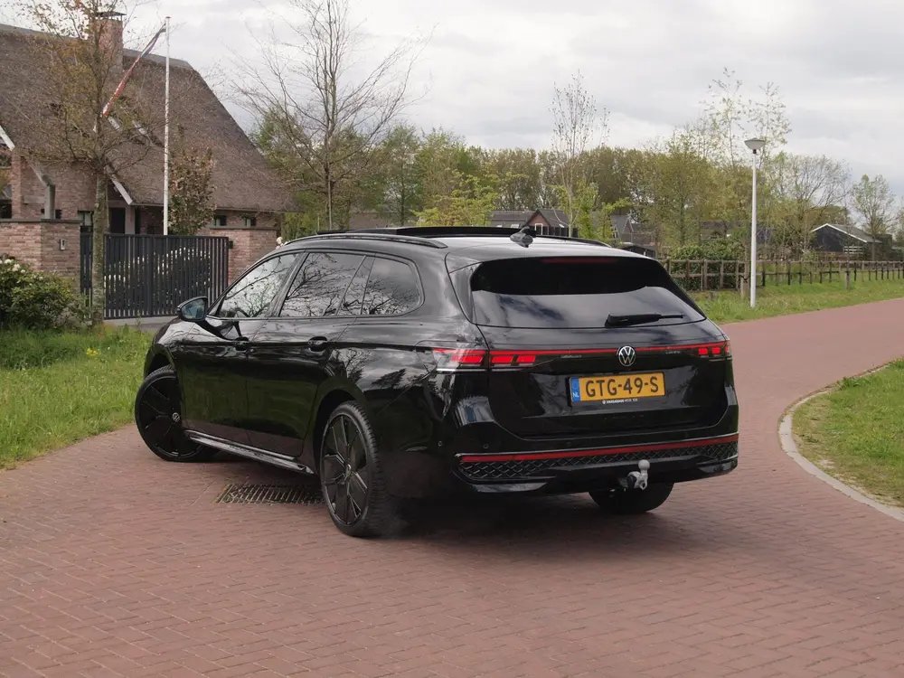 Volkswagen Passat Variant 1.5 eHybrid R-Line Edition | Panor uit 2024, foto 5