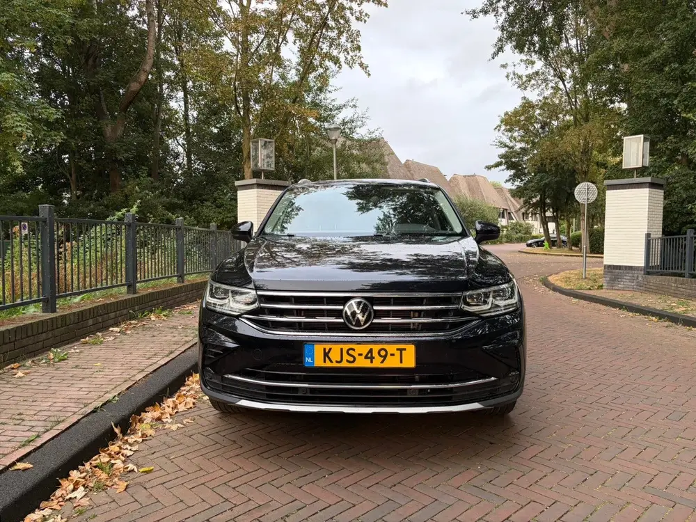 Volkswagen Tiguan 1.5 TSI 150pk DSG 2020 Zwart uit 2020, foto 2