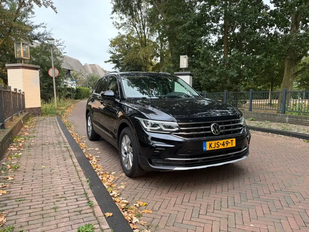 Volkswagen Tiguan 1.5 TSI 150pk DSG 2020 Zwart uit 2020, foto 3